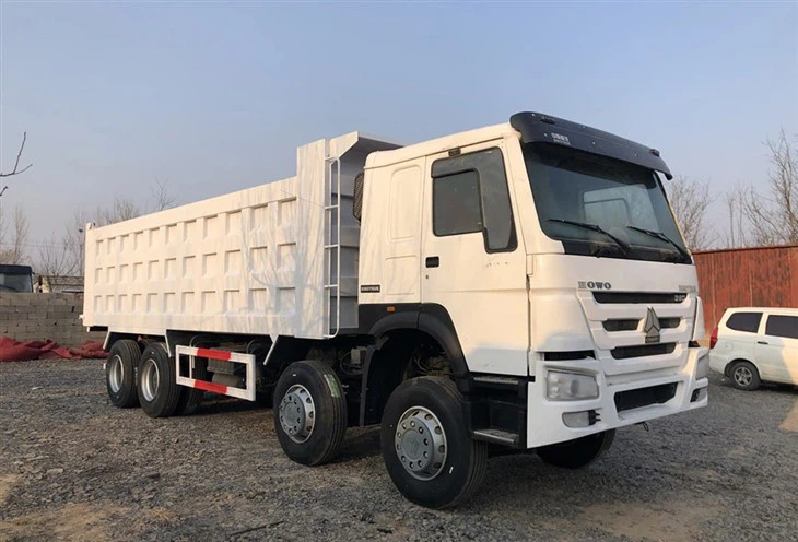 Notaðir Howo 8x4 trukkar til sölu í Afríku